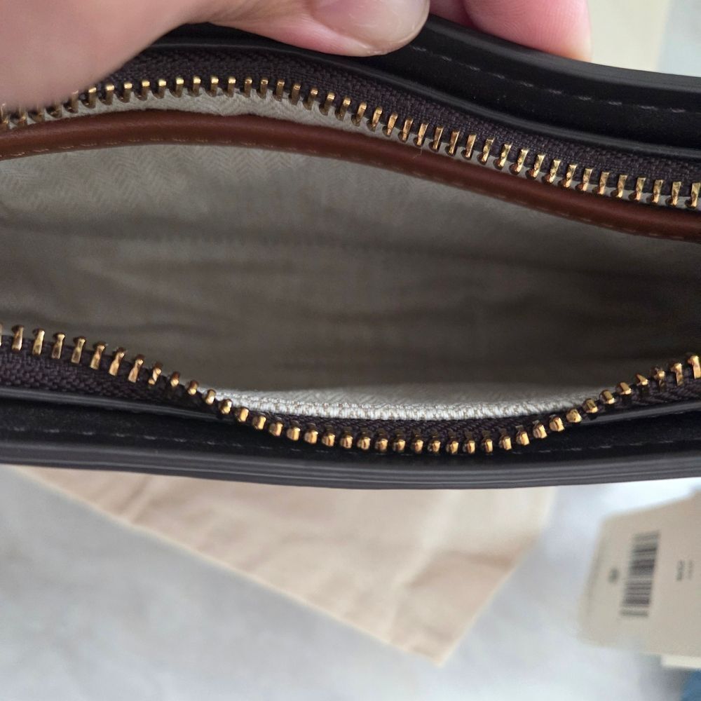 ✨️Rare* Tory Burch Emerson Crescent Grommet Leather Convertible Shoulder Bag - Picture 8 of 9